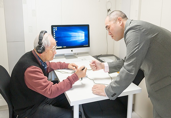 ヘッドホンを使用した聴力測定    最も一般的な測定